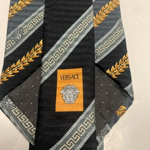 Gianni Versace tie - Picture 5 of 7